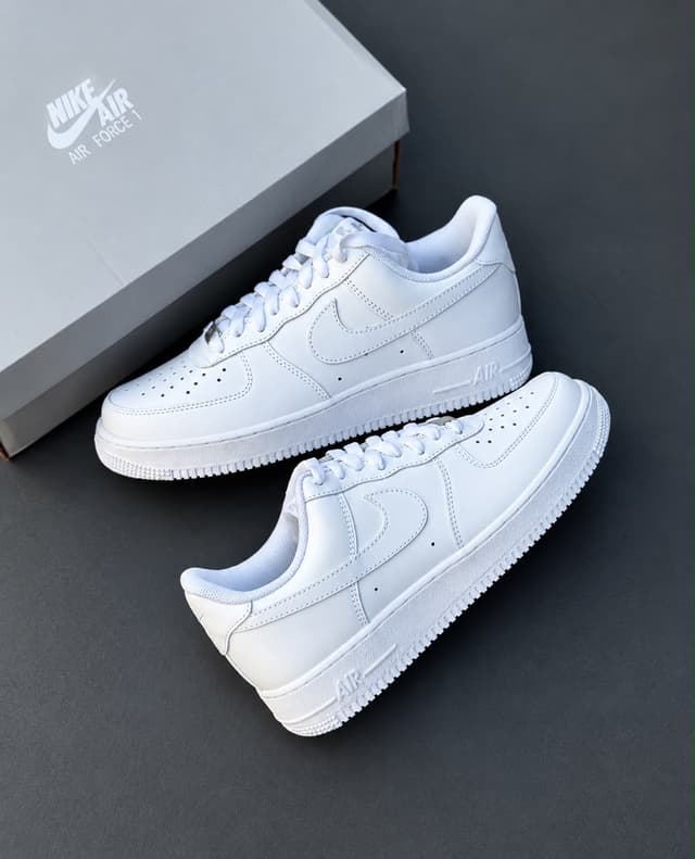 NIKE AIRFORCE 1
