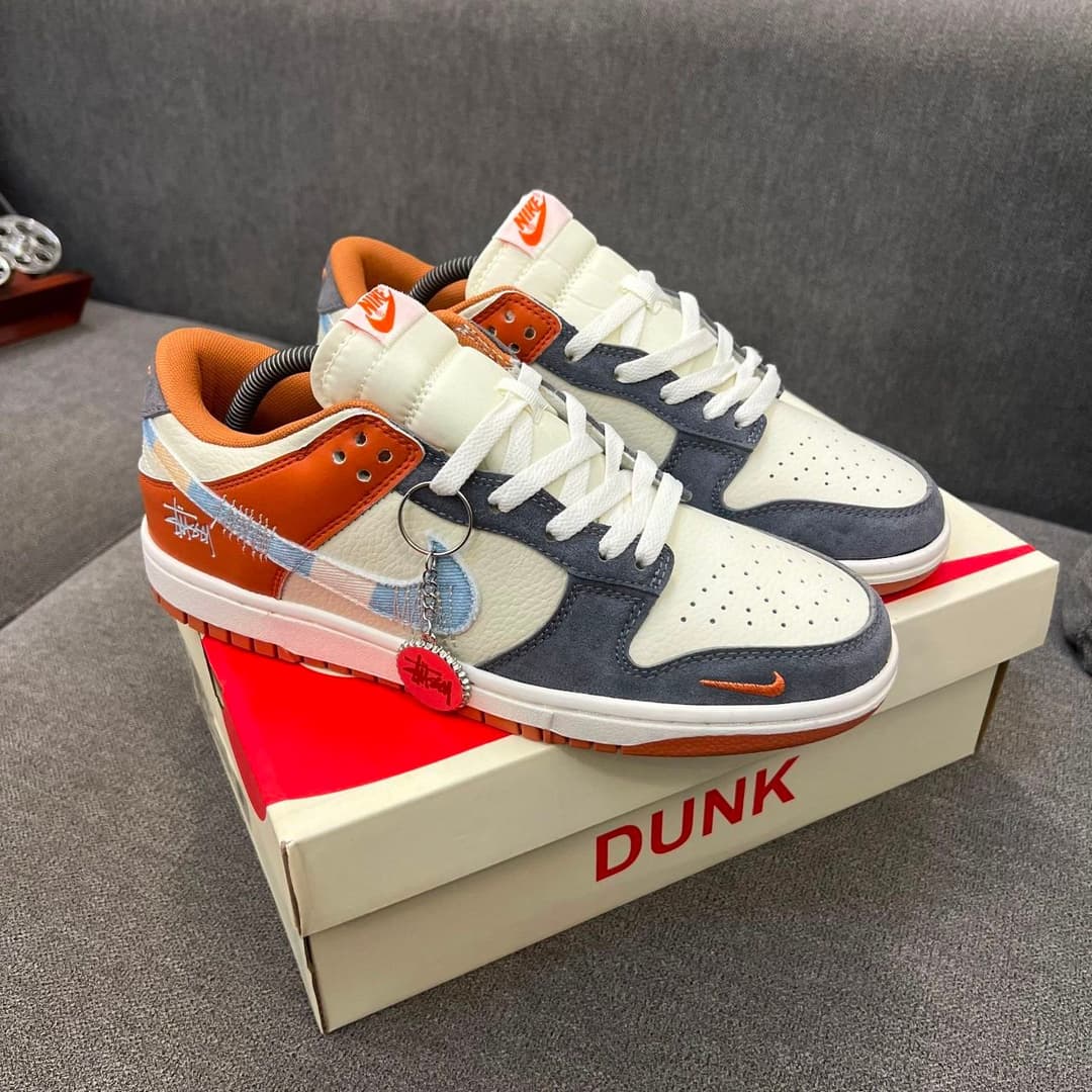 NIKE SB DUNK LOW X STUSSY